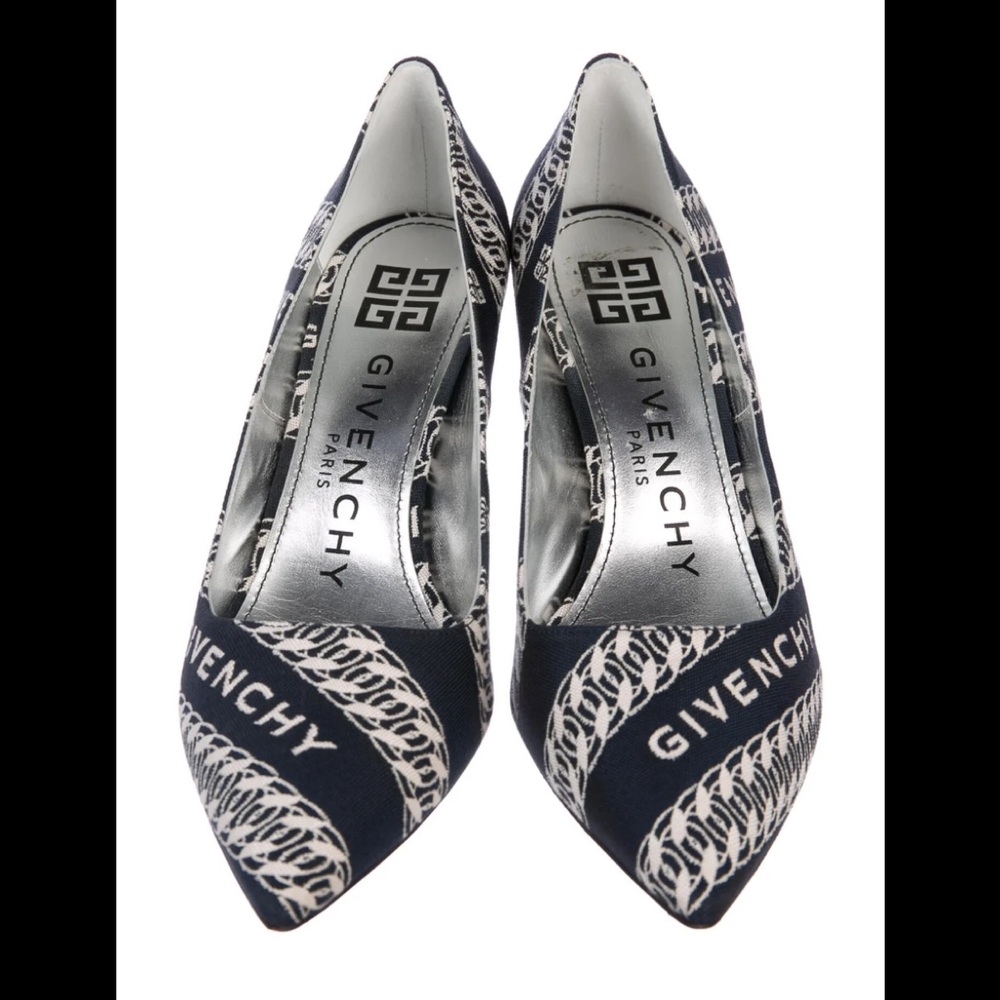 ❤️❤️GIVENCHY
Printed navy blue/white Pumps
❤️❤️8.5
